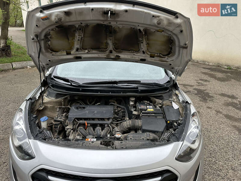 Хэтчбек Hyundai i30 2016 в Черновцах