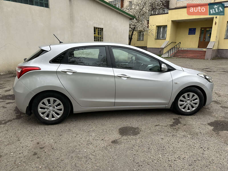 Хэтчбек Hyundai i30 2016 в Черновцах