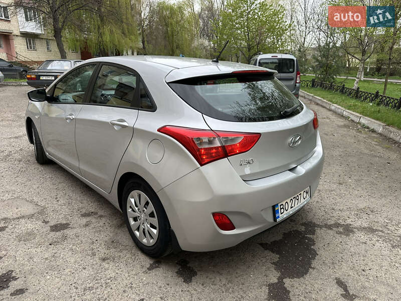 Хэтчбек Hyundai i30 2016 в Черновцах