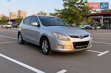 Хэтчбек Hyundai i30 2008 в Киеве