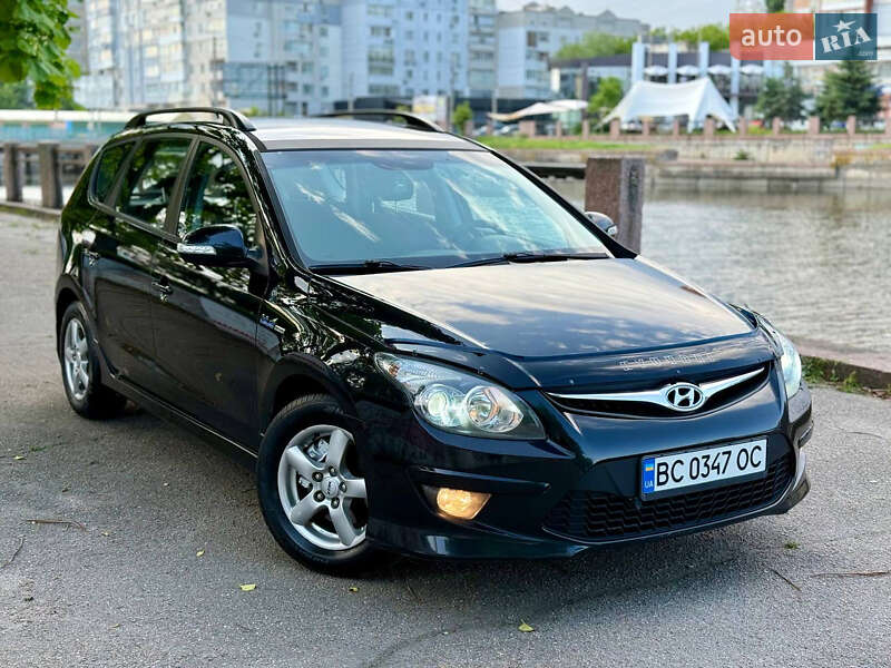 Хэтчбек Hyundai i30 2010 в 