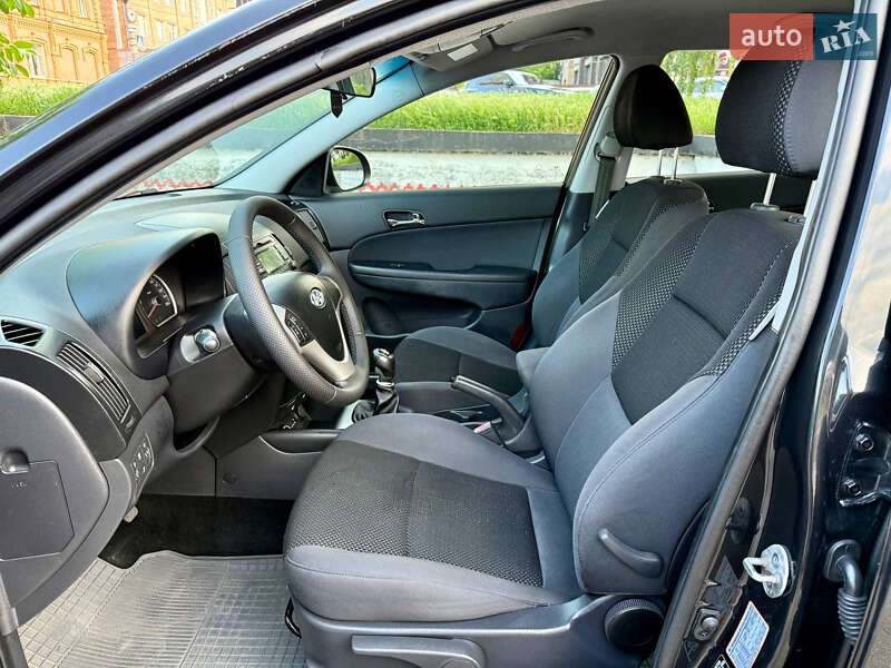 Хэтчбек Hyundai i30 2010 в Кропивницком