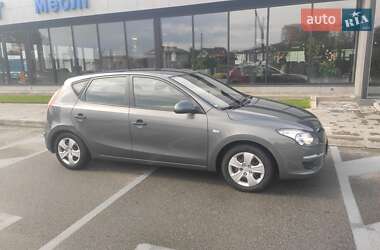 Хэтчбек Hyundai i30 2009 в 