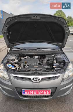 Хэтчбек Hyundai i30 2009 в 