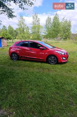 Хэтчбек Hyundai i30 2013 в Дубечно