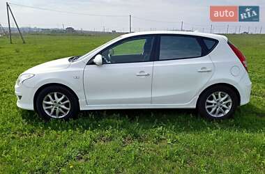 Хетчбек Hyundai i30 2012 в 