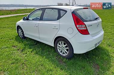 Хетчбек Hyundai i30 2012 в 
