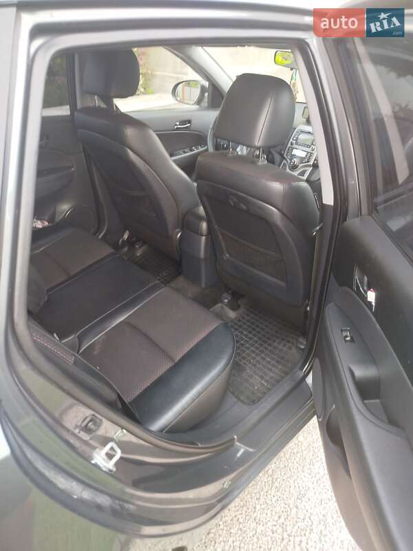 Универсал Hyundai i30 2009 в Иршаве