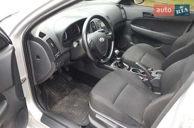 Хэтчбек Hyundai i30 2011 в 
