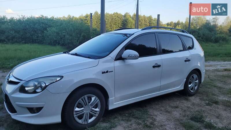 Універсал Hyundai i30 2011 в Охтирці