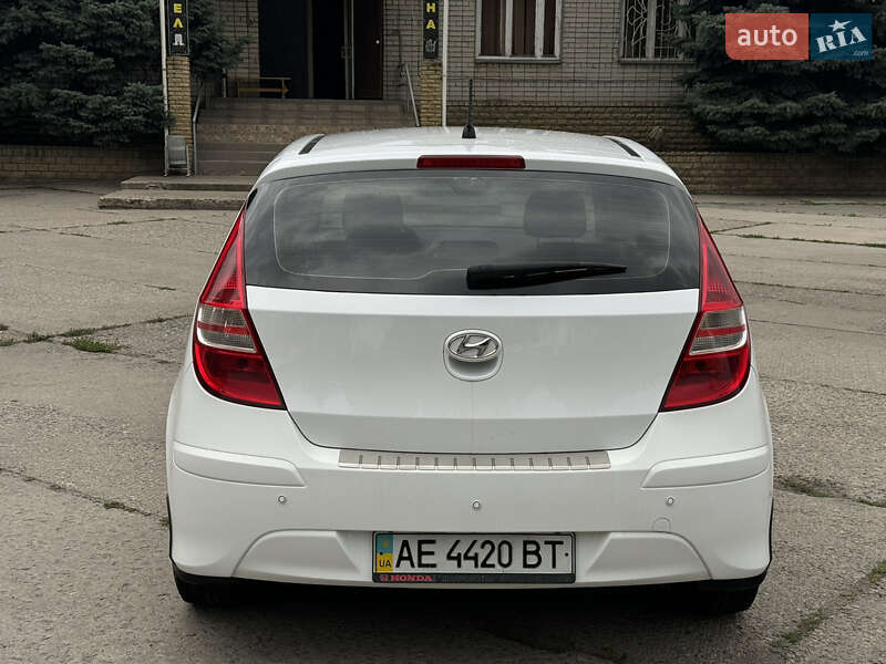 Хэтчбек Hyundai i30 2010 в Днепре