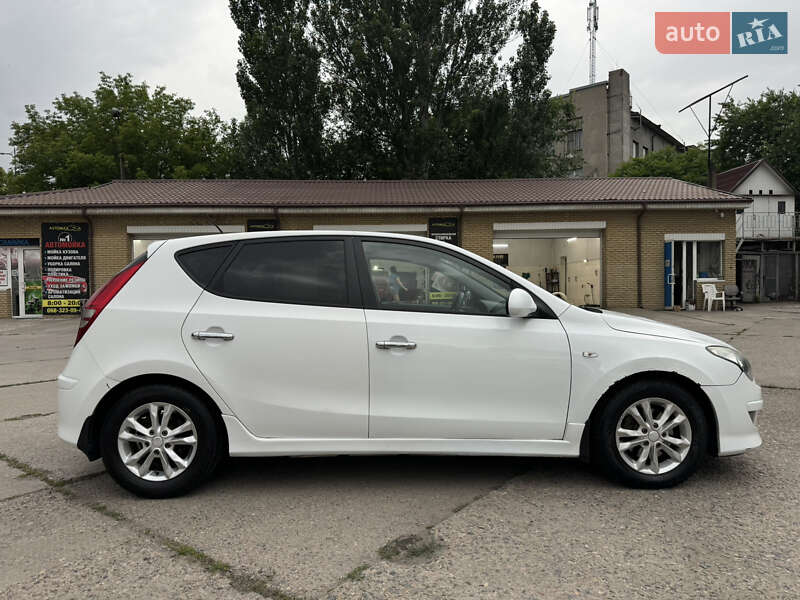 Хэтчбек Hyundai i30 2010 в Днепре