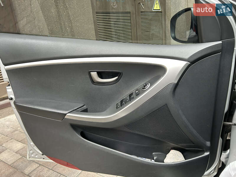 Хэтчбек Hyundai i30 2012 в Киеве