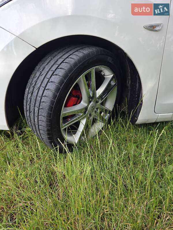 Хэтчбек Hyundai i30 2014 в Киеве