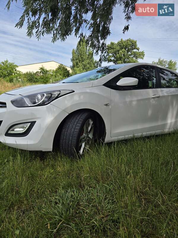 Хэтчбек Hyundai i30 2014 в Киеве