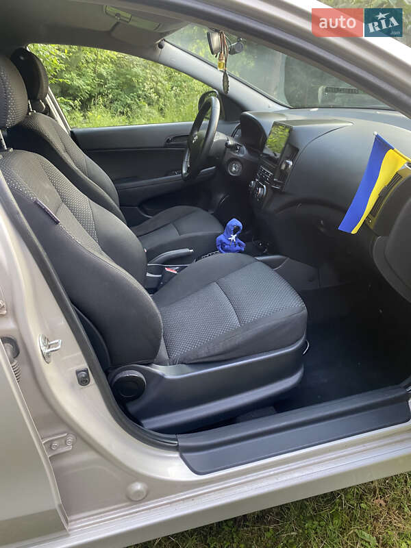 Универсал Hyundai i30 2010 в Нежине