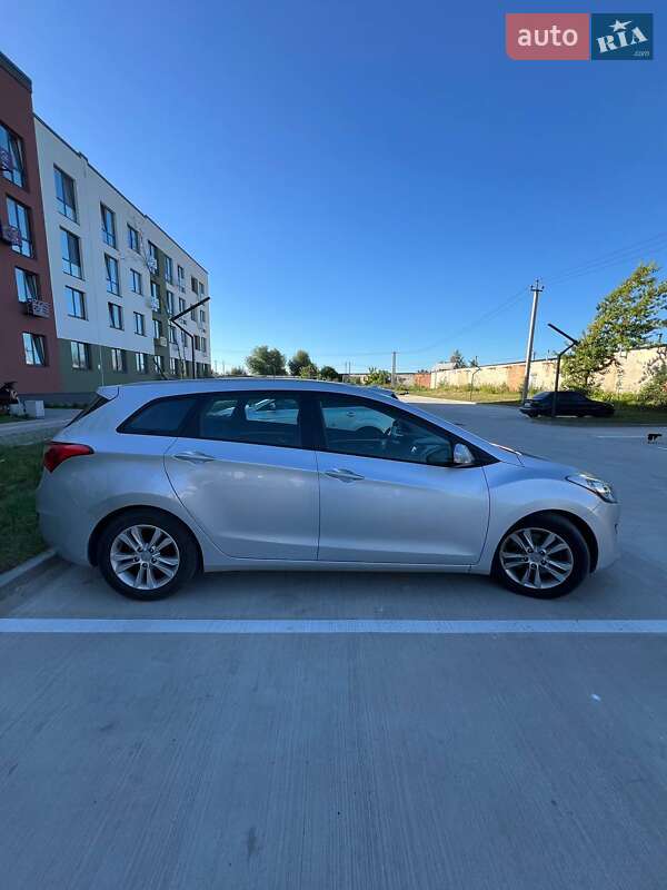 Универсал Hyundai i30 2014 в Ровно