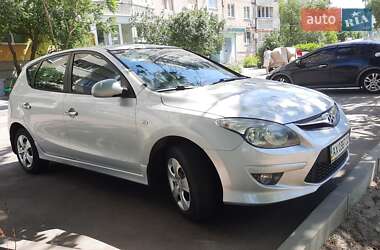 Хэтчбек Hyundai i30 2011 в 