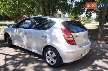 Хэтчбек Hyundai i30 2011 в 