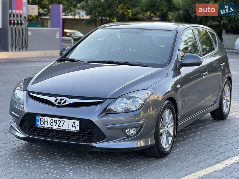 Хэтчбек Hyundai i30 2010 в 