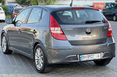 Хэтчбек Hyundai i30 2010 в 