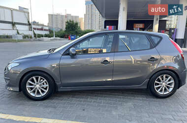 Хэтчбек Hyundai i30 2010 в 