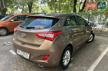 Хэтчбек Hyundai i30 2012 в 