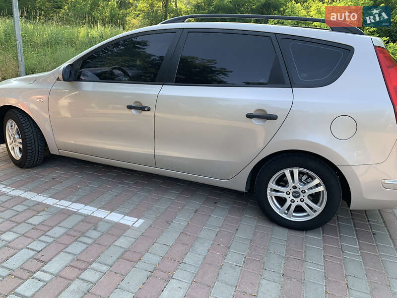 Универсал Hyundai i30 2009 в Ладыжине