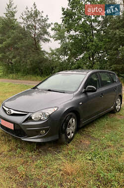 Универсал Hyundai i30 2010 в Новояворовске