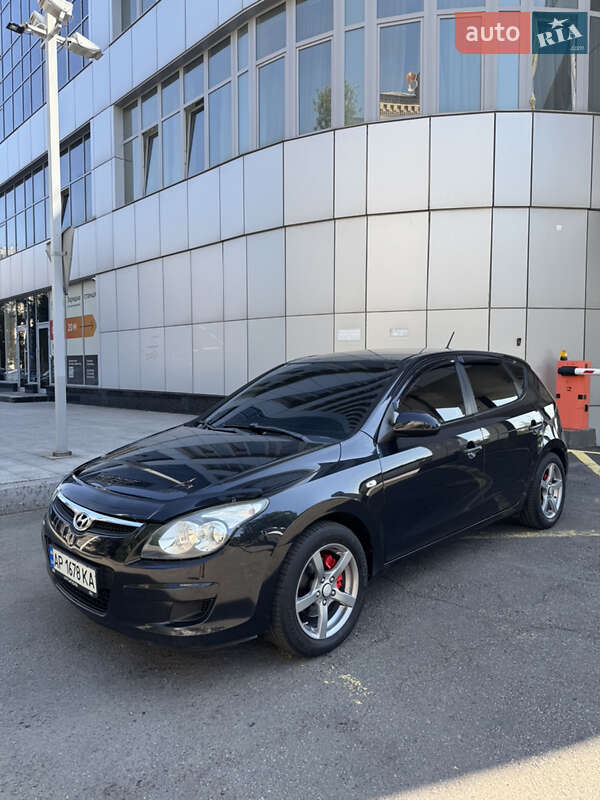 Хэтчбек Hyundai i30 2009 в 