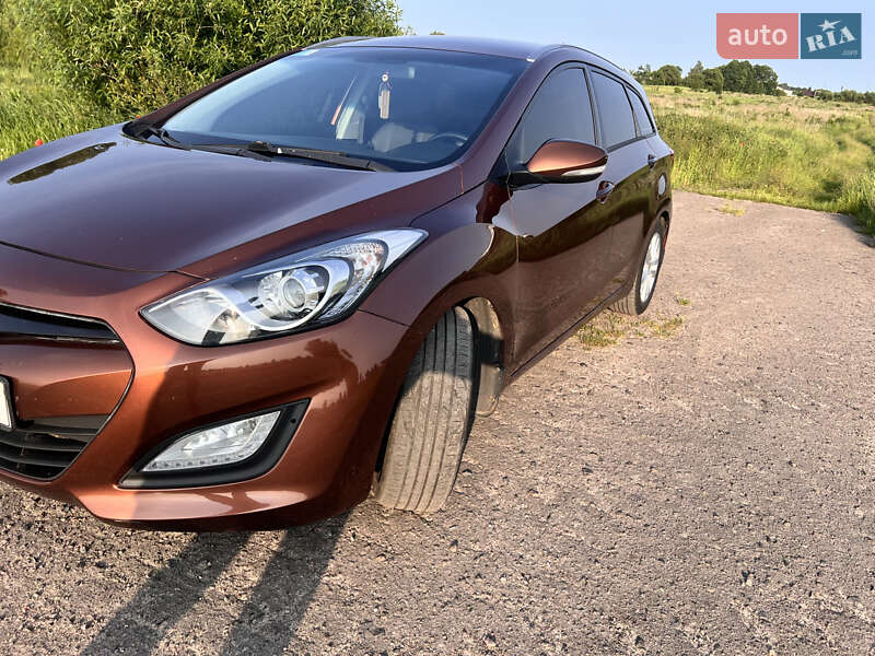 Универсал Hyundai i30 2013 в Радивилове