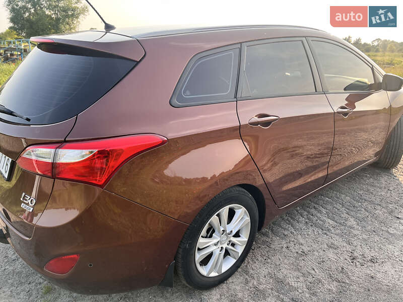 Универсал Hyundai i30 2013 в Радивилове
