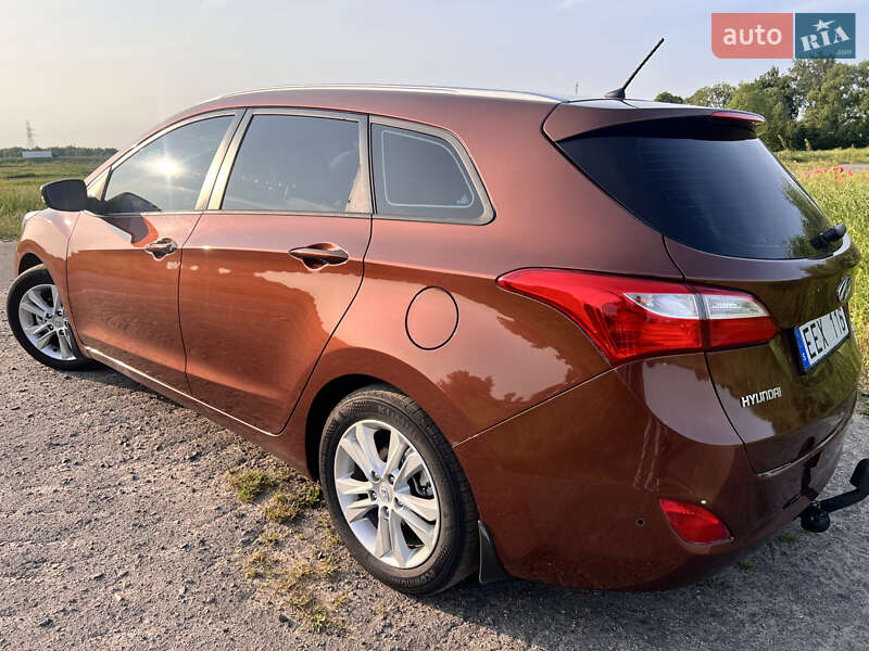 Универсал Hyundai i30 2013 в Радивилове