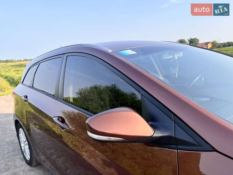 Универсал Hyundai i30 2013 в Радивилове