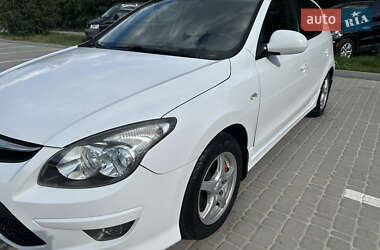 Хэтчбек Hyundai i30 2010 в 