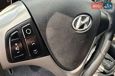 Хэтчбек Hyundai i30 2010 в 