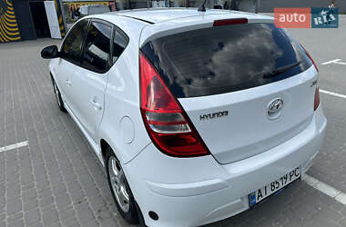 Хэтчбек Hyundai i30 2010 в 