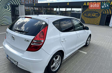 Хэтчбек Hyundai i30 2010 в 