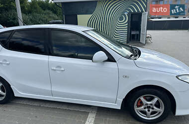 Хэтчбек Hyundai i30 2010 в 