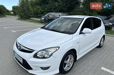 Хэтчбек Hyundai i30 2010 в 