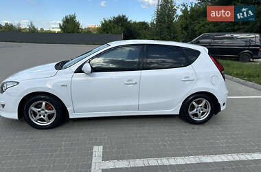 Хэтчбек Hyundai i30 2010 в 