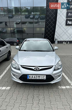 Хэтчбек Hyundai i30 2011 в 