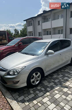 Хэтчбек Hyundai i30 2011 в 
