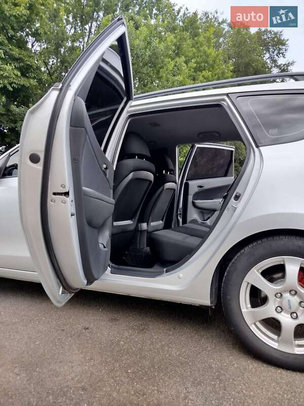 Универсал Hyundai i30 2009 в Конотопе