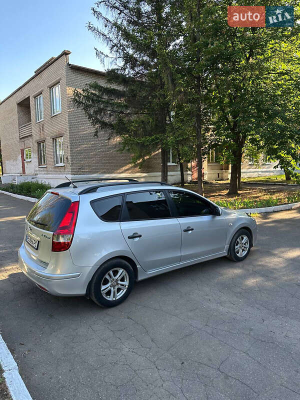 Универсал Hyundai i30 2011 в Кривом Роге