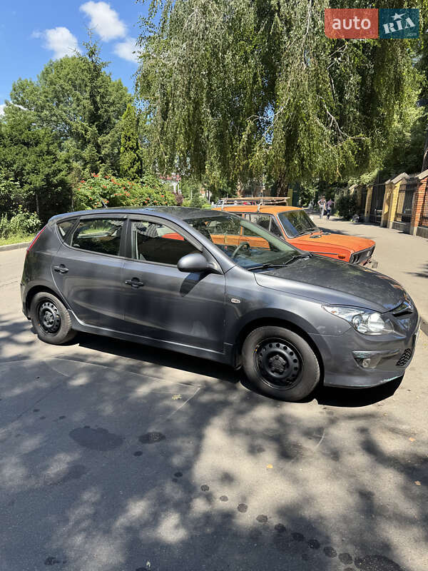 Хэтчбек Hyundai i30 2010 в Фастове