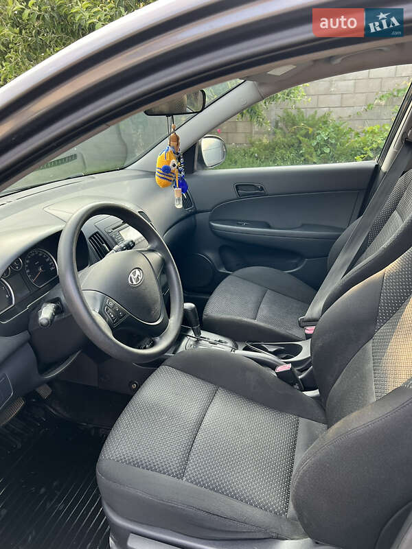 Хэтчбек Hyundai i30 2010 в Березане