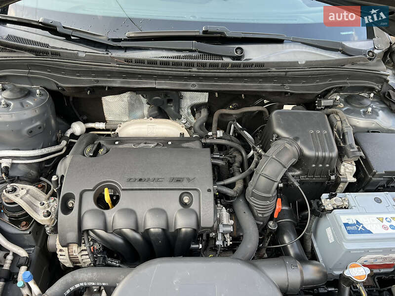 Хэтчбек Hyundai i30 2010 в Березане