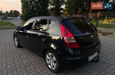 Хэтчбек Hyundai i30 2009 в 