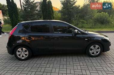 Хэтчбек Hyundai i30 2009 в 